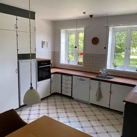 Semesterbostad Spacious Country Near Forest And Border *