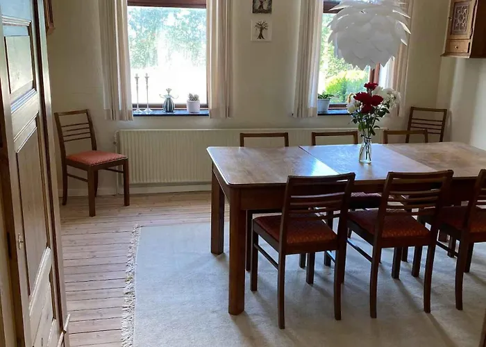 Spacious Country Near Forest And Border Feriehus *